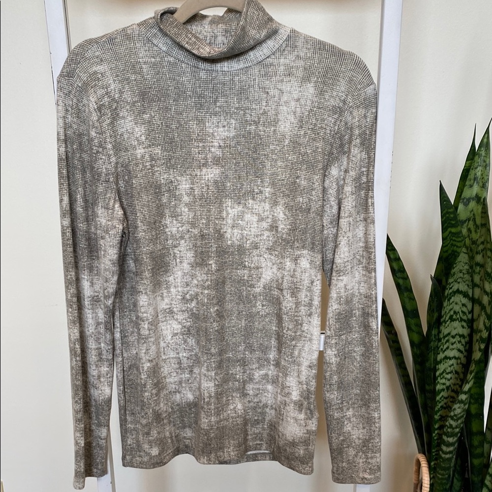 Gray and White Long Sleeve Turtleneck Top